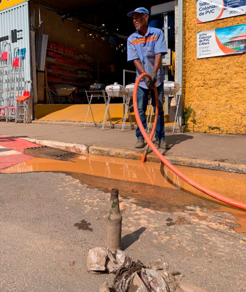 Descartar lixo na rede pluvial causa alagamentos e prejuízos à cidade, alerta Saae